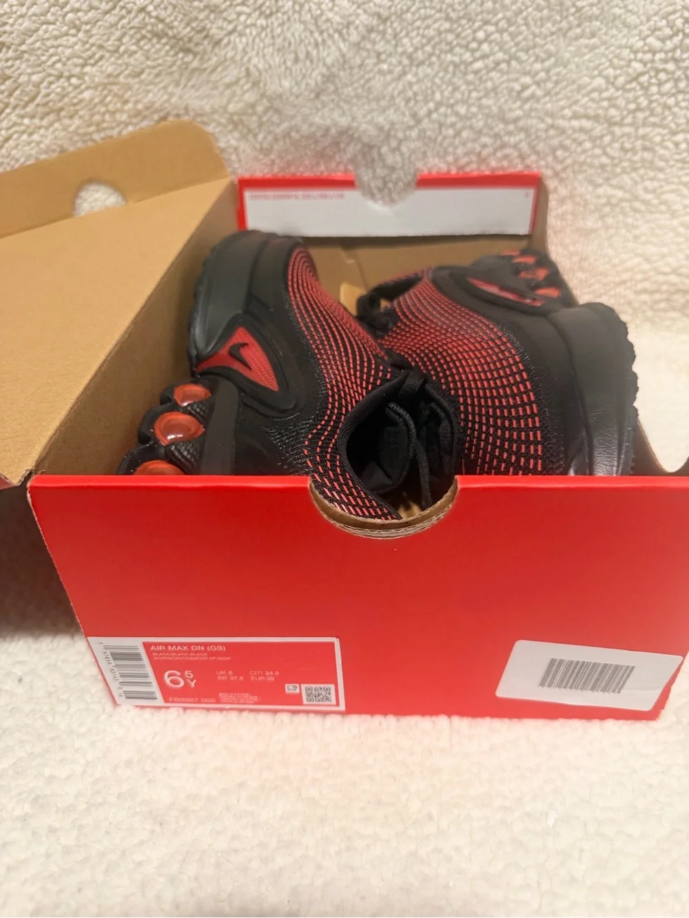 Nike Air Max Dn Black and Red Big Kids Size 6.5y Women’s Size 8